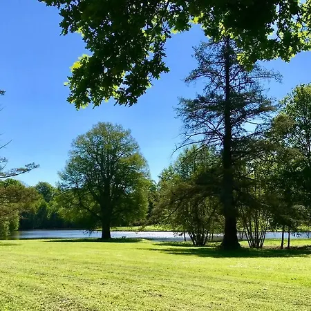 Romantic Anciens In A Beautiful Park Alpehytte *