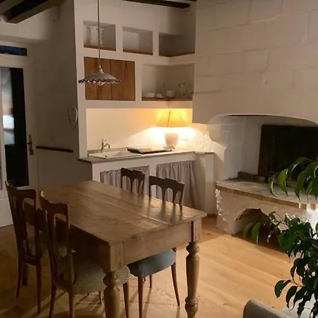 Romantic Anciens In A Beautiful Park Chalé *