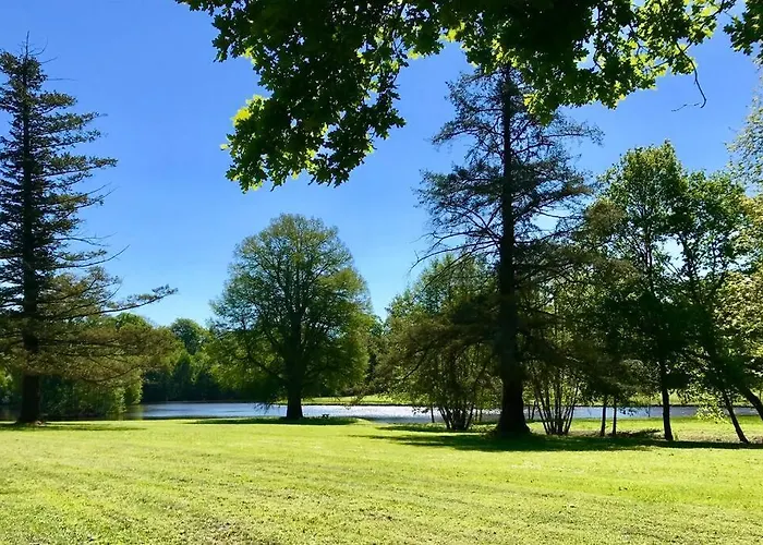 Romantic Anciens In A Beautiful Park Chalet *