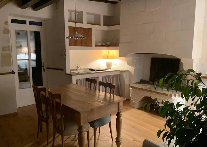 Romantic Anciens In A Beautiful Park Chalet *