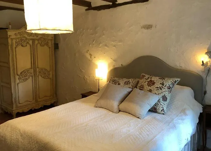 Romantic Anciens In A Beautiful Park